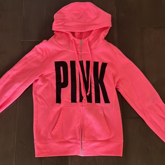 Womens size small and extra small athletic top and sweater lot. - Picture 9 of 11